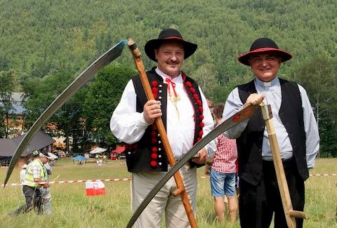 I MISTRZOSTAWA GÓRALI ŻYWIECKICH  W KOSZENIU ŁĄKI