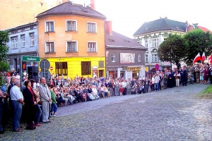 Pomnik Ślązaczki stanął przed cieszyńskim zamkiem - zdjęcie4