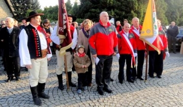 Poświęcenie sztandaru Koła PTTK Im. Jana Pawła II   w Węgierskiej Górce  - 22.10.2011 r.